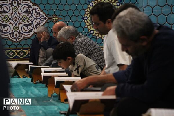 محفل جزء خوانی قرآن در امامزاده سید جعفر محمد یزد