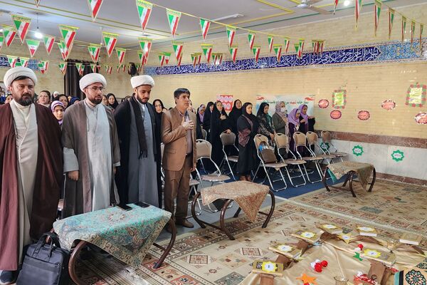 اجلاسیه نماز در دبستان شاهد محمدرضا کشاورز  ناحیه ۳شیراز 