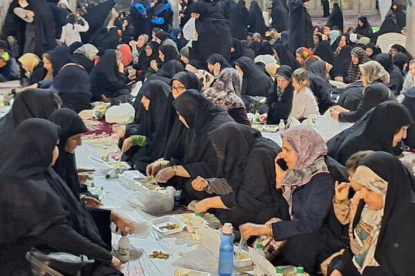 «ضیافت نور» دیدار رمضانی جمعی از بانوان شیراز ، با نماینده ولی فقیه در فارس