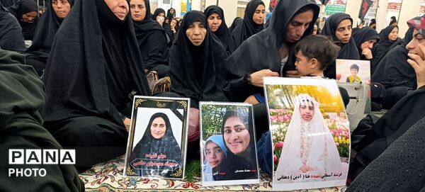 آیین گرامیداشت چهارمین ماهگرد شهادت «رهبر شهید» و شهدای دانش‌آموز دبستان شجره طیبه میناب