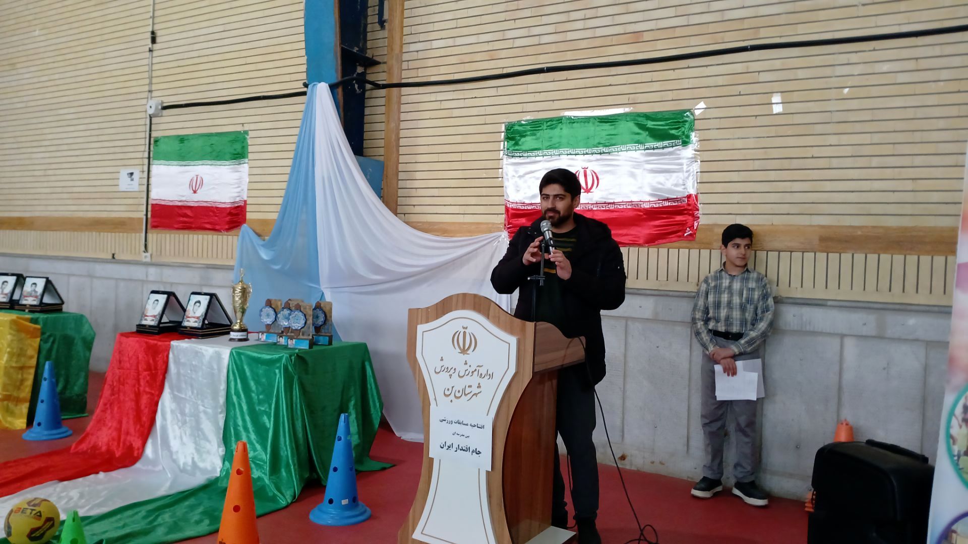 مسابقات فوتسال جام اقتدار با نیت گرامیداشت یاد ۳۴ دانش‌آموز شهید برگزار می‌شود