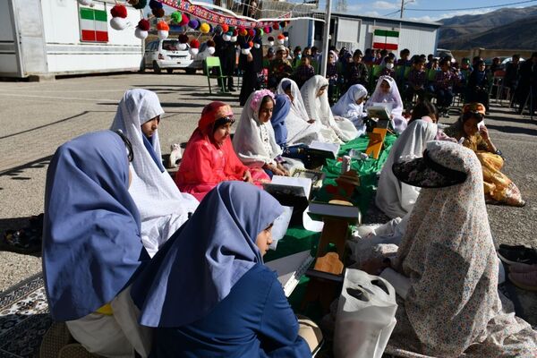 برگزاری مراسم جشن و افطاری با شکوه در دبستان عشایری حاجیه خانم رباب امامی
