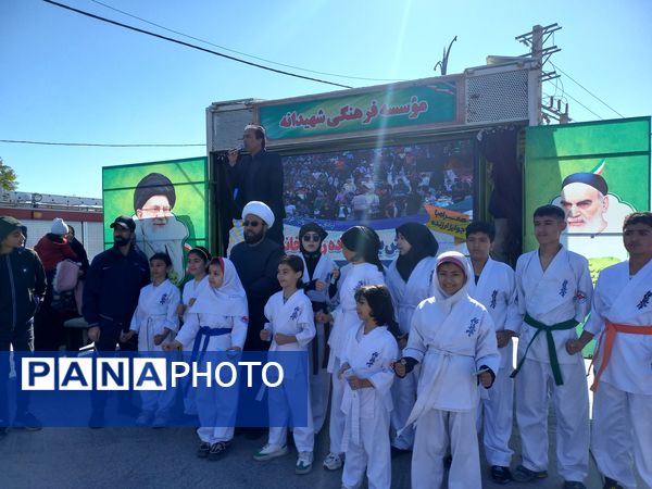 پیاده‌روی خانوادگی در اسلامشهر