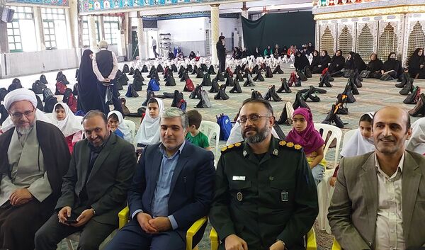 رزمایش اهدا لوازم التحریر به دانش‌آموزان در قائمشهر