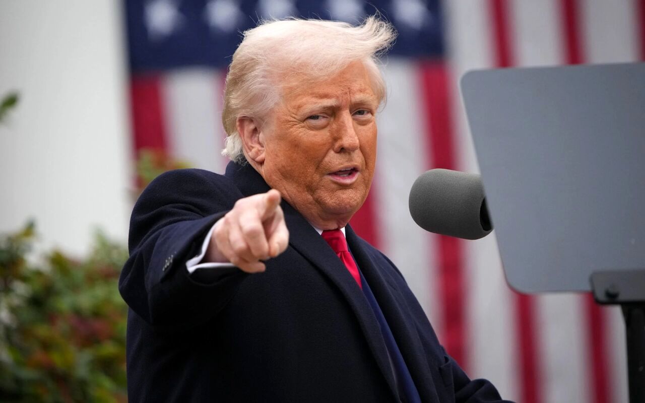 طرح ترامپ برای پرداخت سود ۲ هزار دلاری به آمریکایی ها از عواید تعرفه ها