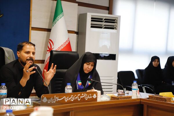 نشست هم‌اندیشی مسئولان دانش‌آموزی تهران با محور آموزش مربیان و مدیریت مصرف انرژی
