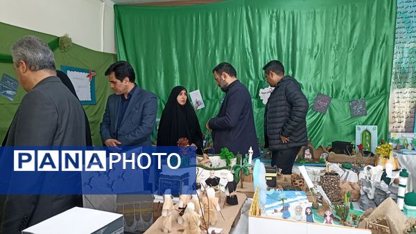برگزاری نمایشگاه باقرآن تا آسمان در دبیرستان دخترانه امام حسین(ع)
