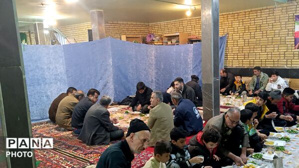 برگزاری سفره اطعام به‌مناسبت ایام شهادت امام علی(ع) در مسجد امام حسین(ع) سفیددشت