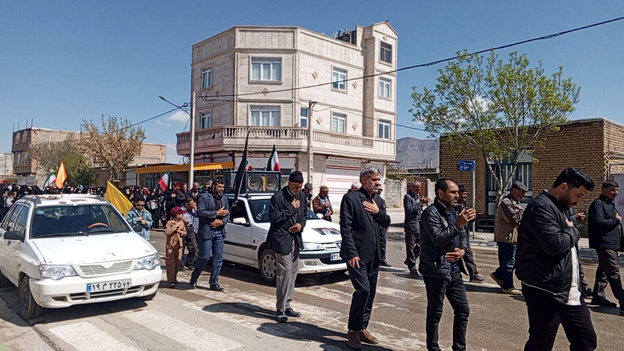 مردم شهر تیتکانلو در سوگ چهلمین روز شهادت رهبر معظم انقلاب