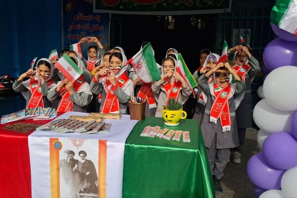  آیین گرامیداشت انقلاب اسلامی در مدارس رباط‌کریم