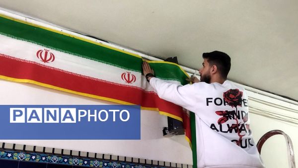 تزیین دبیرستان شاهد ابوذر غفاری نیشابور به مناسبت دهه فجر 