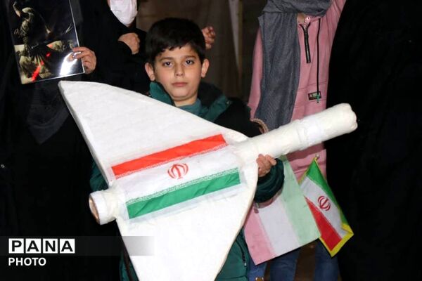 نیمکتی برای رفاقت با شهدا