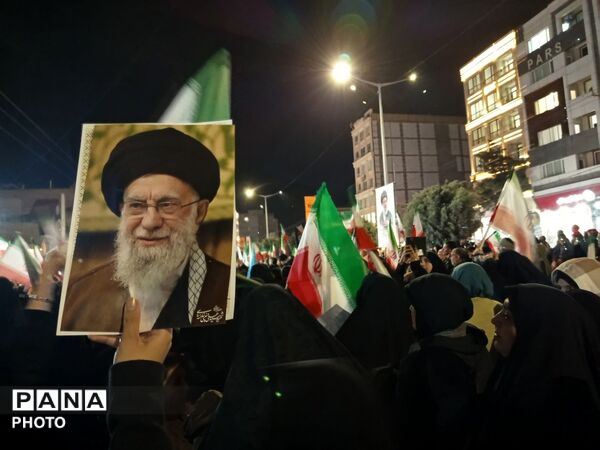 بلوار فضل، صحنه عشق و ارادت ملت به رهبر در شبی دیگر