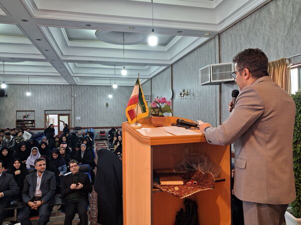 تقدیر از پژوهشگران برگزیده ناحیه 5 مشهد