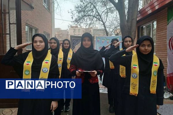  شنیدن صدای انقلاب اسلامی از میان دانش آموزان ایران جان