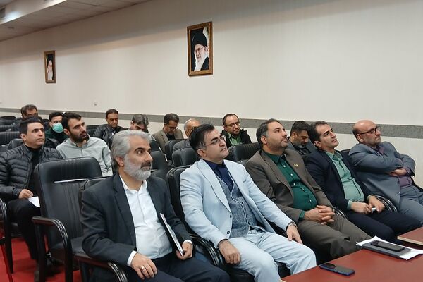 نشست هم‌اندیشی کارشناسان اداره کل و مسئولین و مدیران مدارس منطقه چهاردانگه