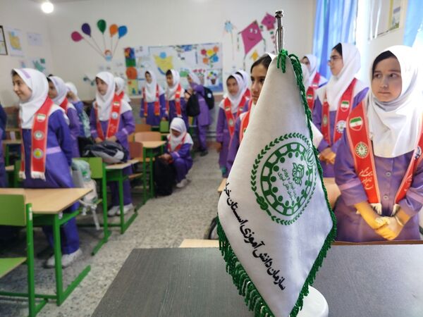 بازدید ارزیاب کشوری سازمان دانش‌آموزی در مدارس تمام پیشتاز شهرستان فاروج