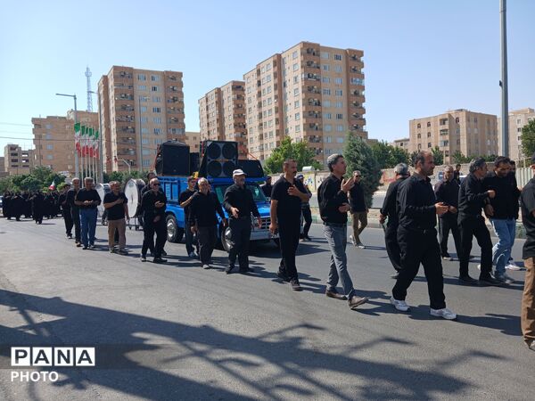 مراسم سوگواری عزاداران محله رسالت محمدشهر کرج در روز عاشورا 