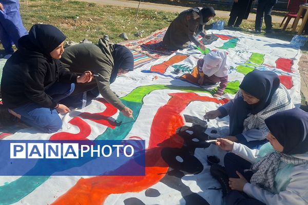 لذت نقاشی همگانی کنار دوستان در بوستان جنت شیراز 