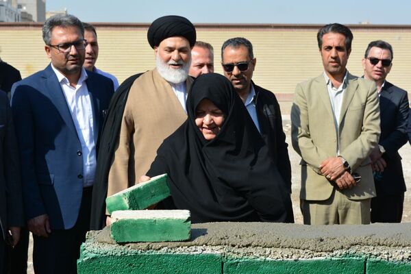 حاج مجید خوئی و بانو کمپانی، سازندگان ۹ کلاس جدید برای دختران بهارستانی
