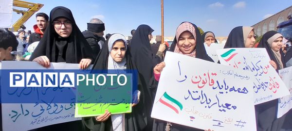 حضور پرشور مردم اصفهانی در راهپیمایی ۲۲بهمن 