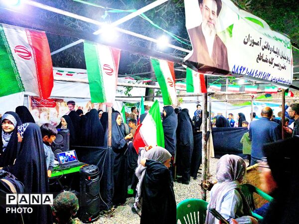 موکب های پذیرایی در حاشیه اجتماعات مردمی در شهرستان کاشمر 