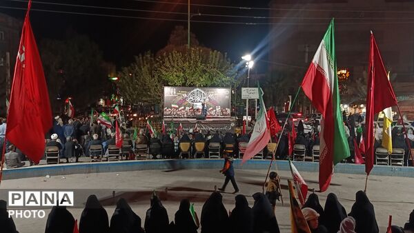 تجمع شبانه میدان شهرداری قم با حال و هوای عزاداری فاطمیه(س)