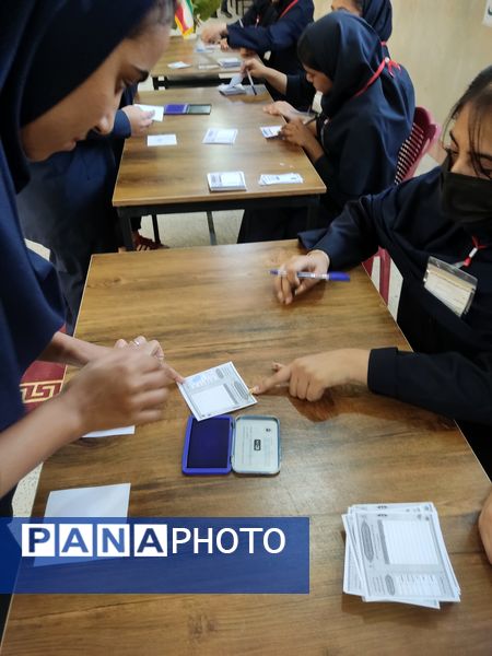 برگزاری باشکوه انتخابات شورای دانش‌آموزی در هنرستان زهرای مرضیه بندرعباس