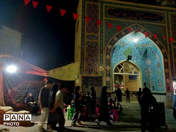 حضور پرشور مردم  در مراسم عزاداری اباعبدالله الحسین