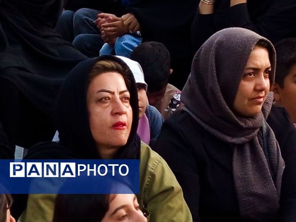 قدم هایی به عشق معلمان