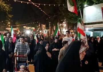  دانش آموزان پای کار انقلاب هستند