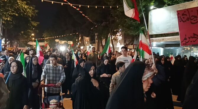  دانش آموزان پای کار انقلاب هستند