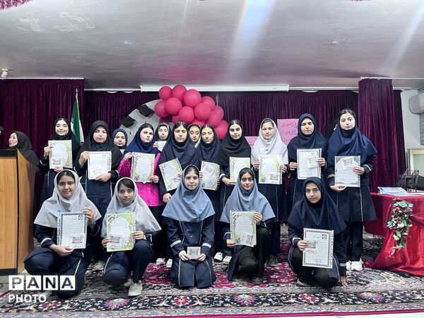 جشنی به پاس تجلیل از افتخار آفرینی دانش آموزان دبیرستان وکیلی۱۰