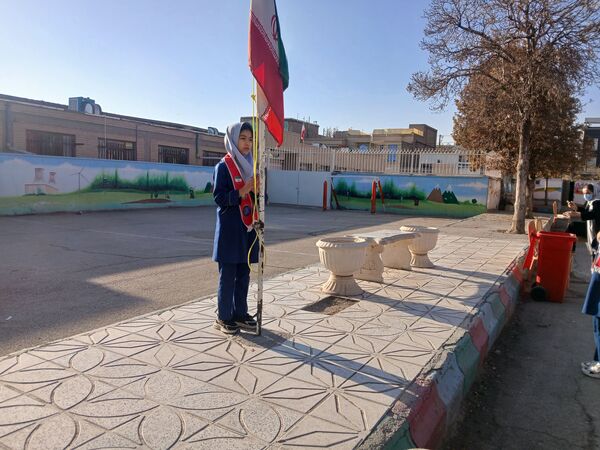 مراسم صبحگاهی در مدرسه دخترانه بنت الهدی صدر۲ 