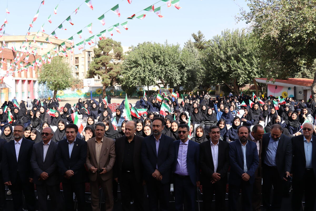 آیین استانی نواخته شدن زنگ بازگشایی مدارس در دبیرستان دخترانه فاطمیه ناحیه یک کرج