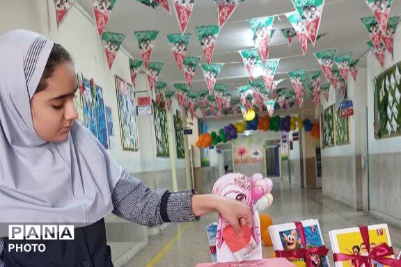 جشن عاطفه‌ها و جلوه‌ مهربانی در دبستان ستایش