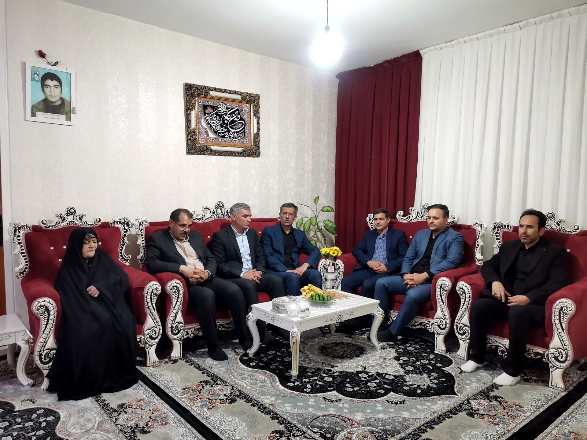 دیدار مدیرکل آموزش و پرورش استان با خانواده شهید وهابی در رزن