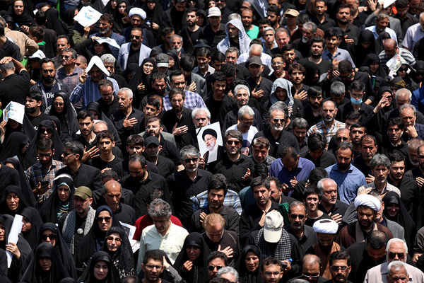 تشییع شهدای خدمت در تهران 