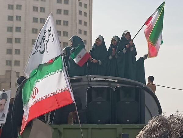 حضور پرشور مردم مشهد در راهپیمایی ۲۲ بهمن؛ تجدید میثاق با آرمان‌های انقلاب اسلامی