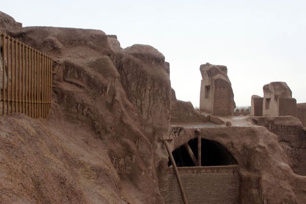 ارگ باران زده و بویِ نم کوچه‌های کاهگلی