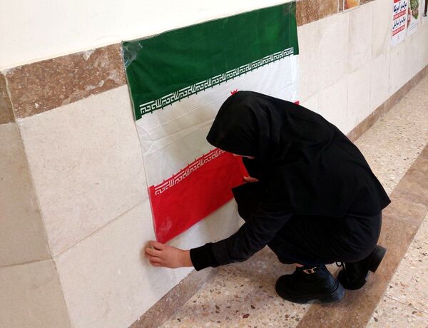 گرامیداشت ۱۲ بهمن در دبیرستان نماز و نیایش