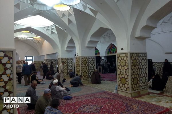 نماز جمعه شهرستان پیشوا؛ تجلیل و تکریم جایگاه امور تربیتی پس از خطبه‌ها