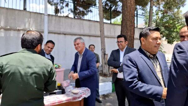 پخش شربت به مناسبت عید سعید غدیر خم در اداره‌کل آموزش و پرورش کهگیلویه و بویراحمد
