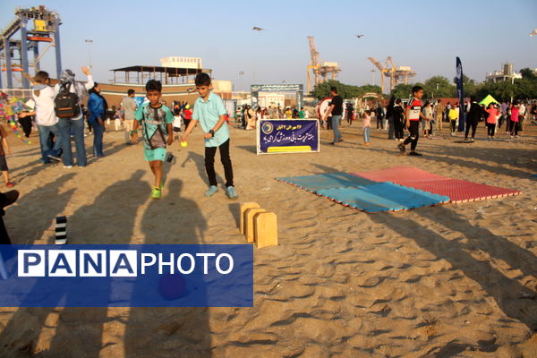 جشنواره بازی و ورزش های همگانی در ساحل بوشهر