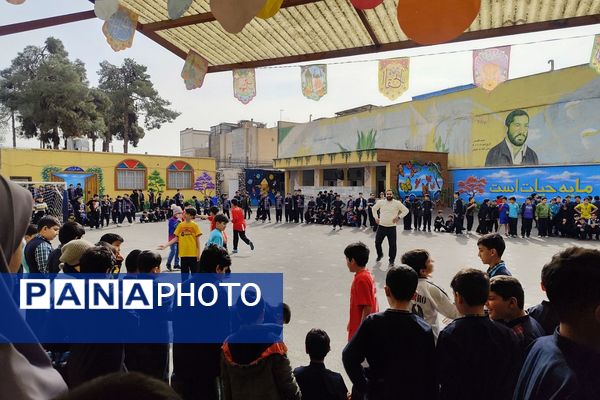 جشن دهه فجر و اعیاد شعبانیه در مدارس ناحیه دو شهرری 
