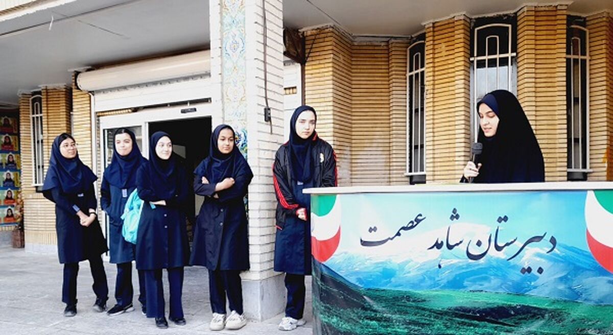 طنین غزل‌های حافظ در مراسم صبحگاه مدرسه شاهد عصمت ناحیه ۳ کرج