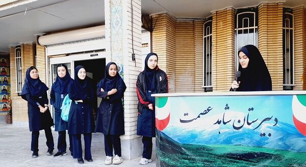طنین غزل‌های حافظ در مراسم صبحگاه مدرسه شاهد عصمت ناحیه ۳ کرج