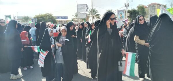 حضور دانش‌آموزان مدرسه نمونه دولتی علی ابن ابی طالب جیرفت در راهپیمایی یوم الله ۲۲ بهمن