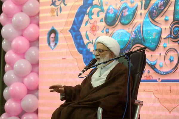 جشن ازدواج ۷۳۰ زوج دانشجوی در حرم حضرت معصومه(س)