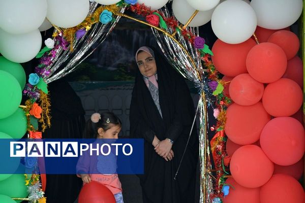 برگزاری جشن شکوفه‌های کلاس اولی دربهارستان‌دو